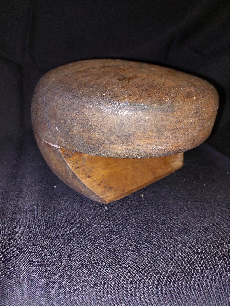 ancienne forme a chapeau  + 4 casquettes vintage etat neuf, Enlèvement ou Envoi