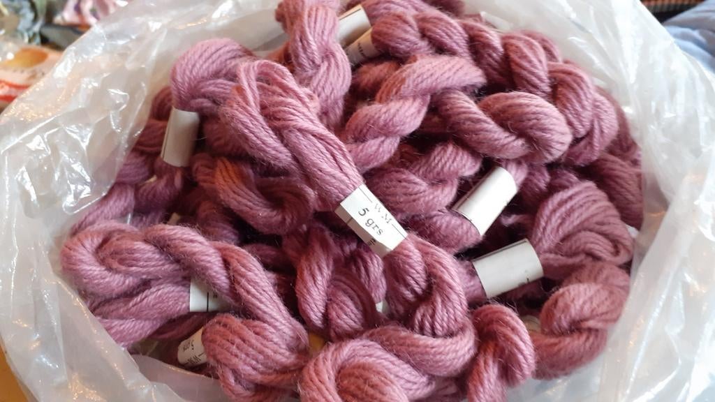 Lot de 56 échevettes de 5 gr bois de rose, Enlèvement ou Envoi, Neuf