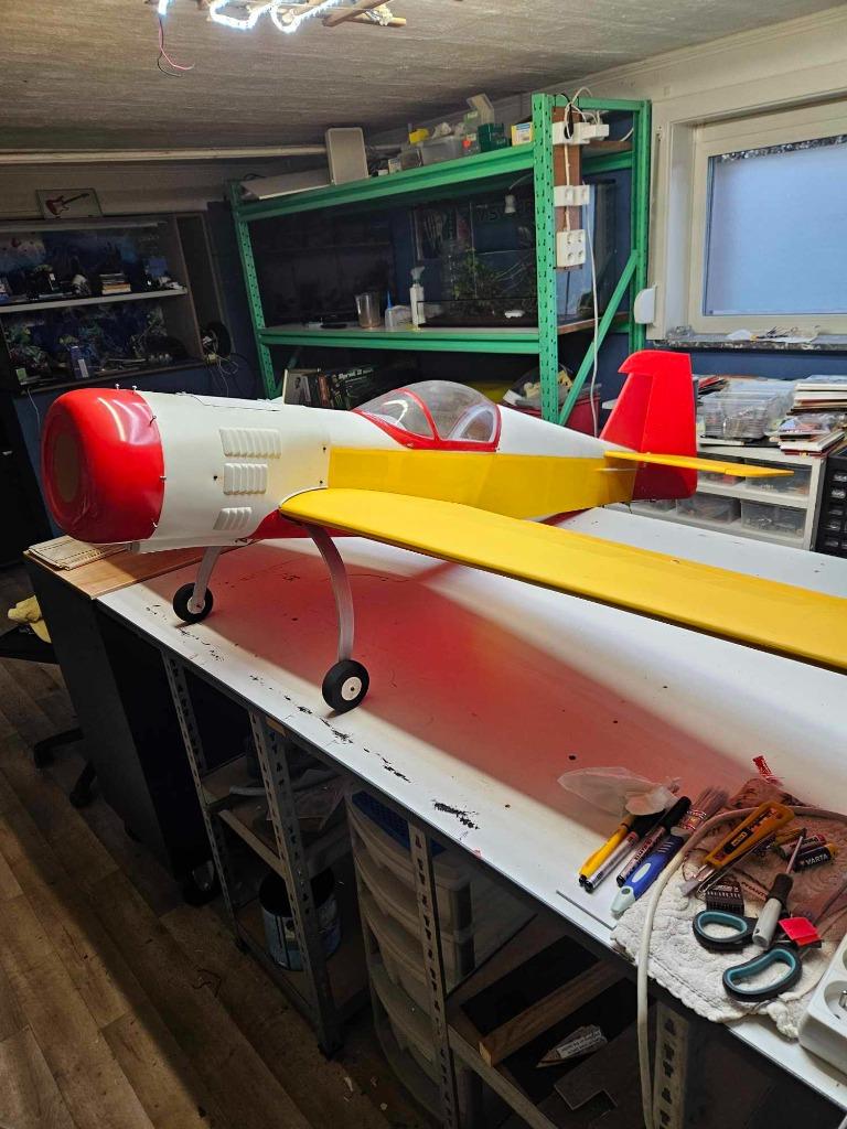 Vliegtuig Sukhoi 26, Hobby en Vrije tijd, Modelbouw | Radiografisch | Vliegtuigen, Ophalen, Zo goed als nieuw