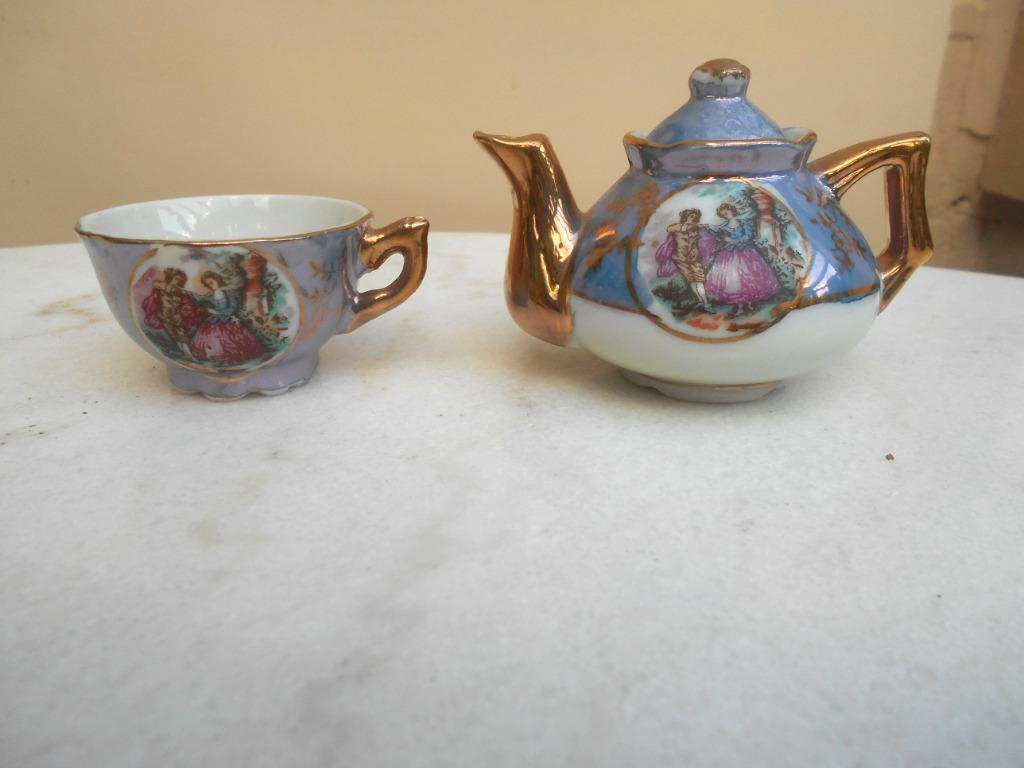 ancienne tasse et theière miniature romantique porcelaine, Enlèvement ou Envoi