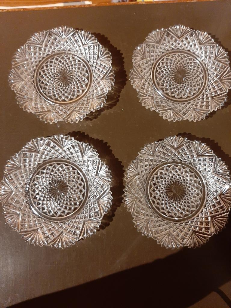 4 petites assiettes en verre Val Saint Lambert, Enlèvement ou Envoi