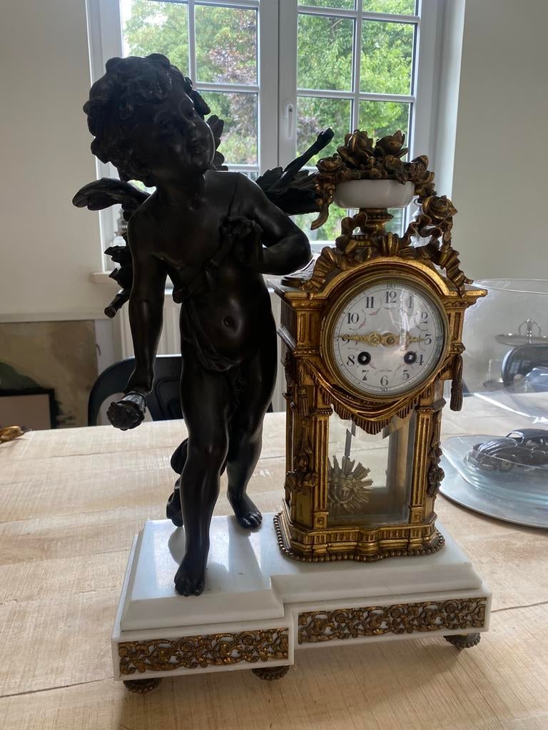 Horloge pendule au putti Adolphe Mougin ange, Enlèvement