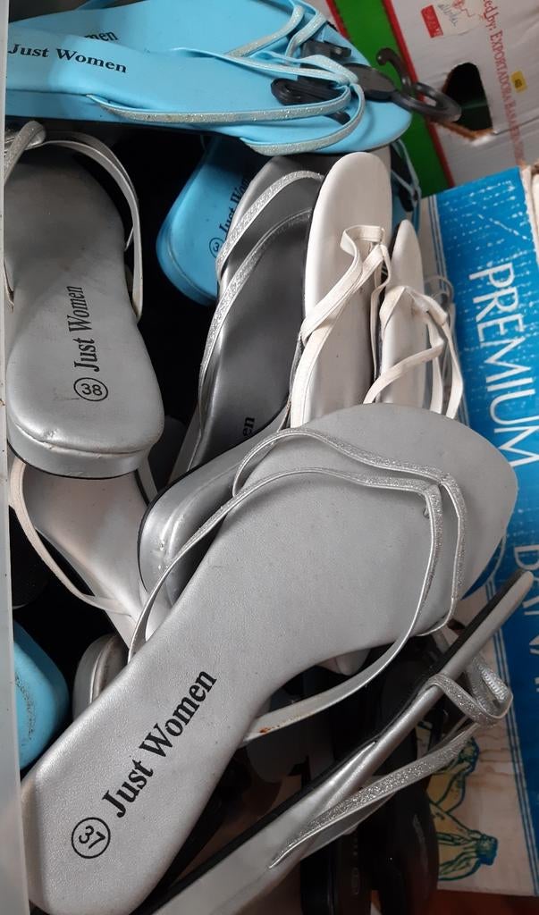Slippers 3 euro per stuk...50 paar voor 50 euro, Ophalen, Nieuw