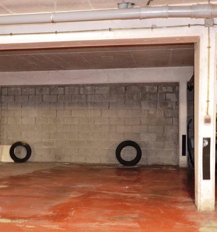 HUUR: autostaanplaats Linkeroever, Autos : Divers, Garages