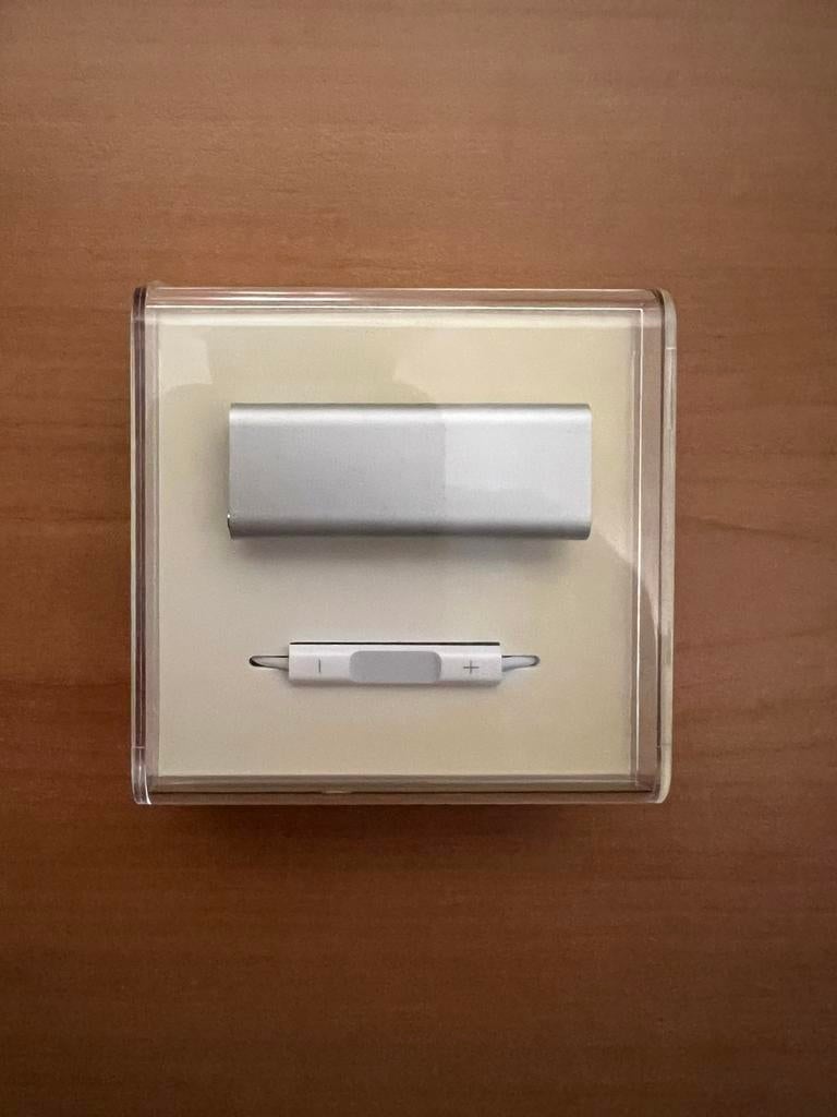 Nouvel Apple iPod shuffle 4 Go (3e génération), TV, Hi-fi & Vidéo, Lecteurs Mp3 | Apple iPod, Enlèvement ou Envoi, Argent, Shuffle