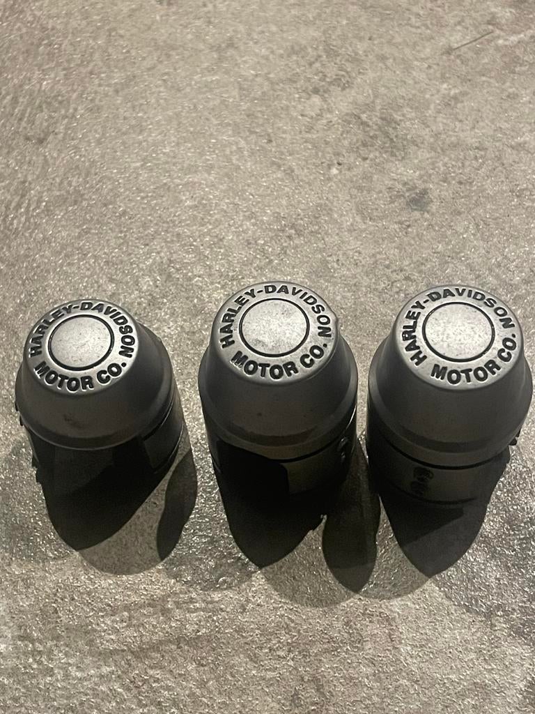 Caches écrous d’amortisseurs OM Harley sportster motor co, Motos, Enlèvement ou Envoi, Utilisé
