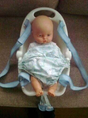 Poupée avec un panier de transport, un joli sac et un siège, Enlèvement ou Envoi, Utilisé, Baby Pop