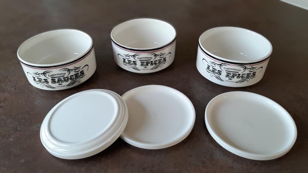 Trois raviers à épices et sauces, Enlèvement