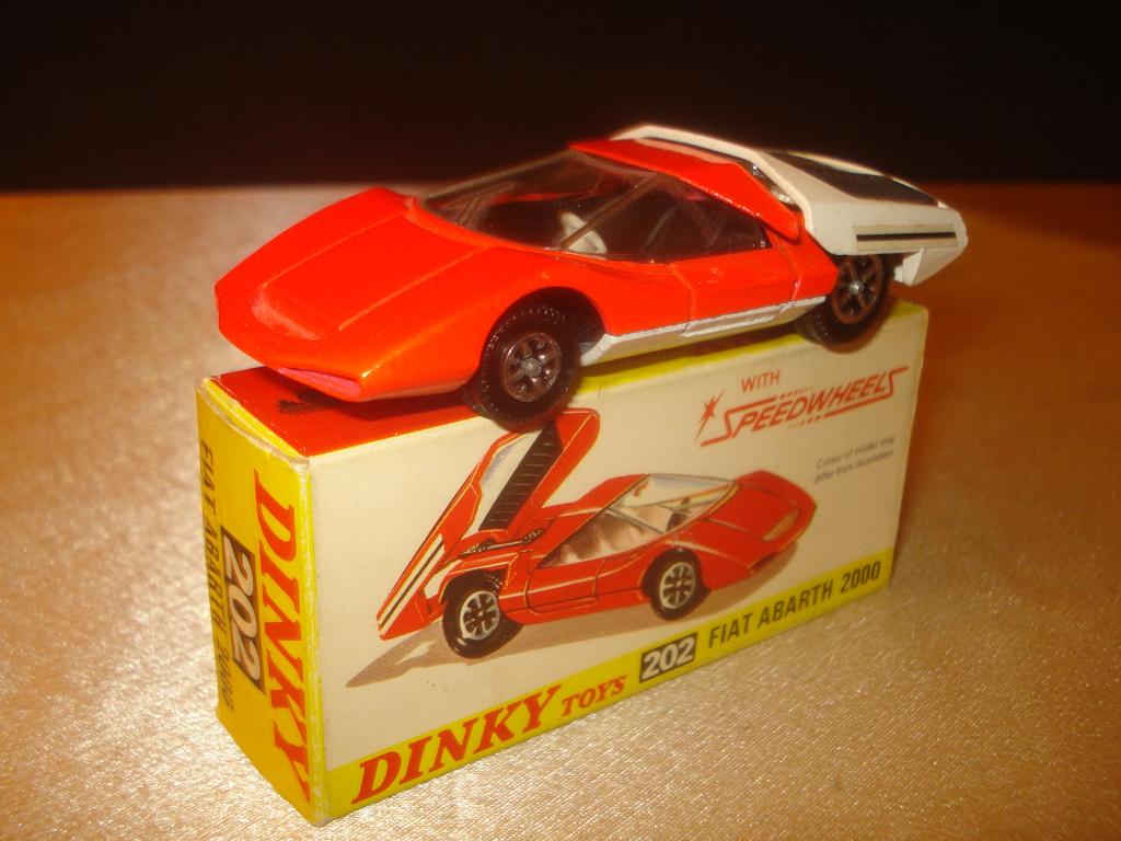 DINKY TOYS Ancienne Fiat Abarth 2000 + Boîte Originale, Ophalen of Verzenden, Nieuw, Auto, Dinky Toys