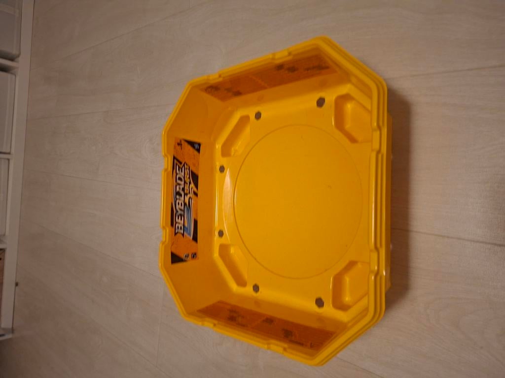 Coffret Beyblade, Enlèvement, Utilisé