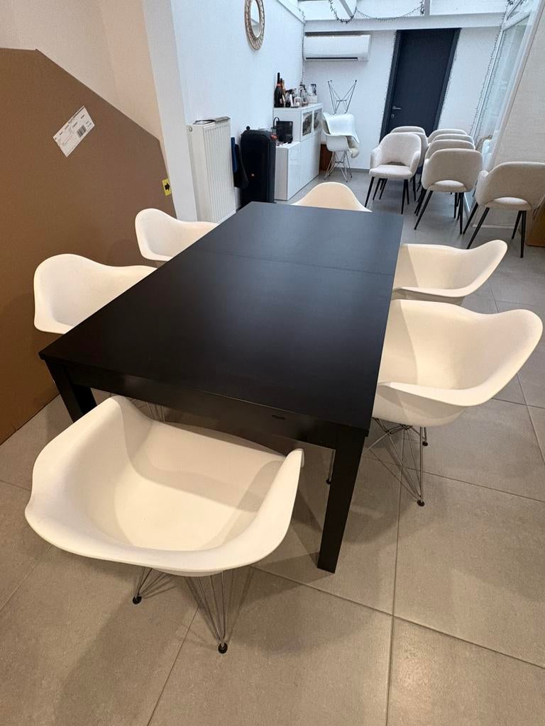 8 chaises blanches (avec peaux de mouton), 150 à 200 cm, 100 à 150 cm, Enlèvement, Utilisé