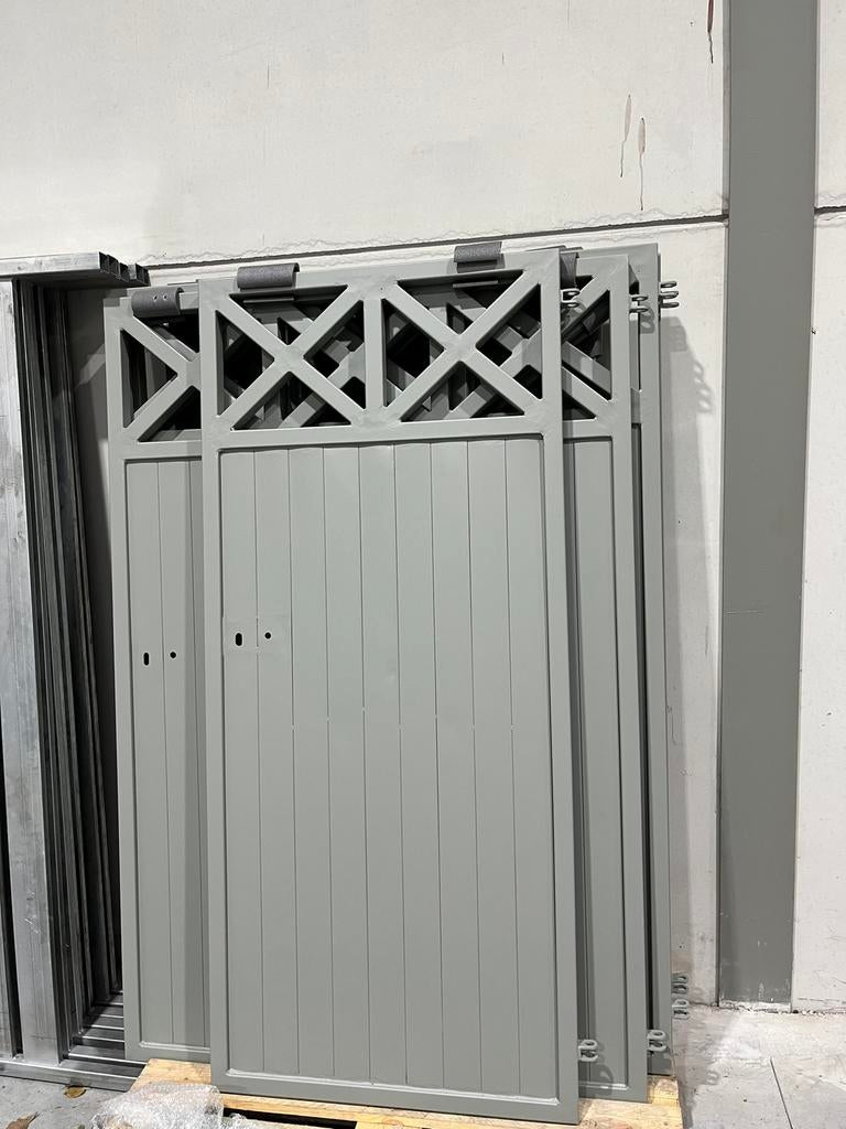 Portail 2x4m gauche et droite d’une maison, Enlèvement, Comme neuf