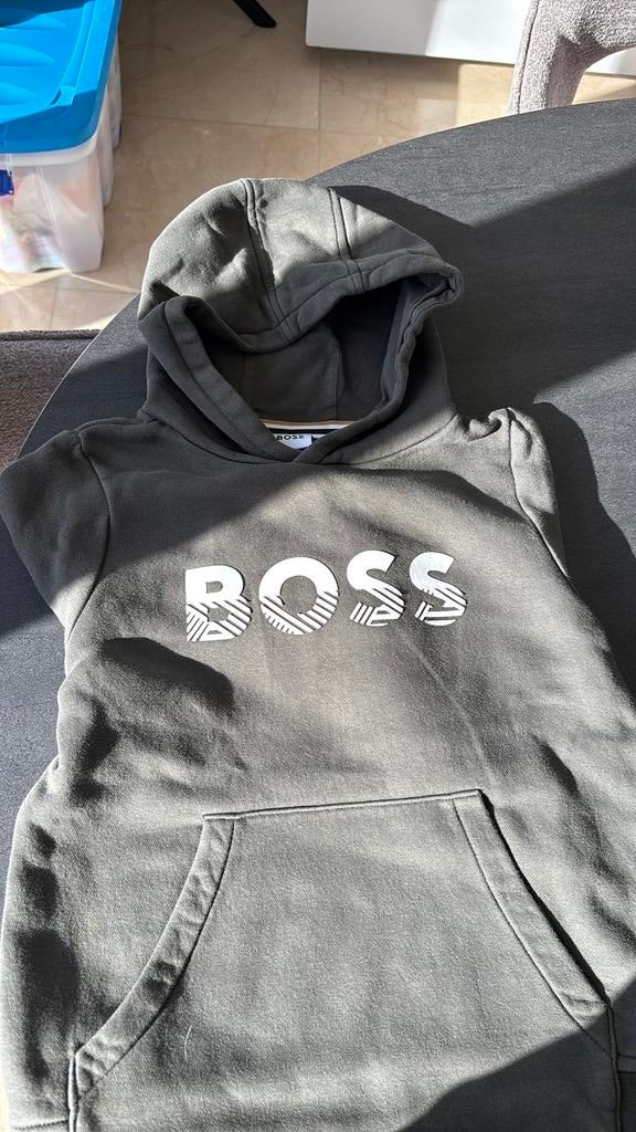 Jongens pull Boss met kap maat 126 8jaar, Kinderen en Baby's, Ophalen of Verzenden, Gebruikt, Jongen, Trui of Vest