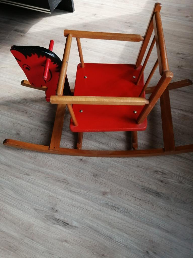Cheval à bascule en bois, Enfants & Bébés, Jouets | Jouets en bois, Enlèvement, Comme neuf, Jouet à Rouler ou à Bascule