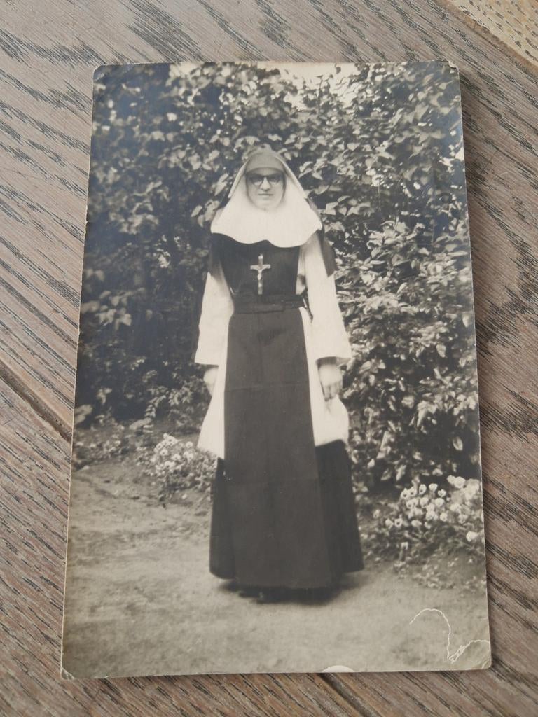 Oude foto non in oude kledij, soeur Christophora, Kortrijk, Ophalen of Verzenden