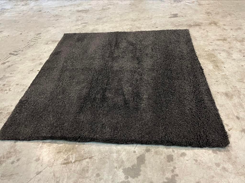 Hoogpolig zwart tapijt van 200 cm x 200 cm, Huis en Inrichting, Stoffering | Tapijten en Vloerkleden, Ophalen, Zo goed als nieuw
