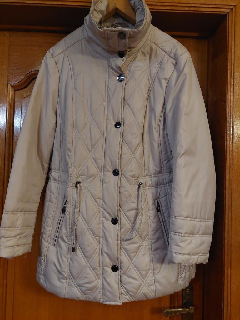 Warme damesmantel maat 44, Ophalen of Verzenden, Zo goed als nieuw, Maat 42/44 (L), Beige
