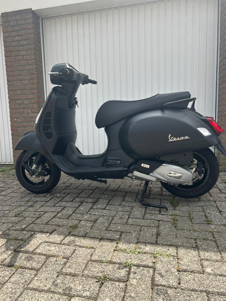 Vespa GTS 125 I-GET Notte Édition spéciale — 2022 - 7 000 km, Autres modèles, 125 cm³, Comme neuf, Enlèvement