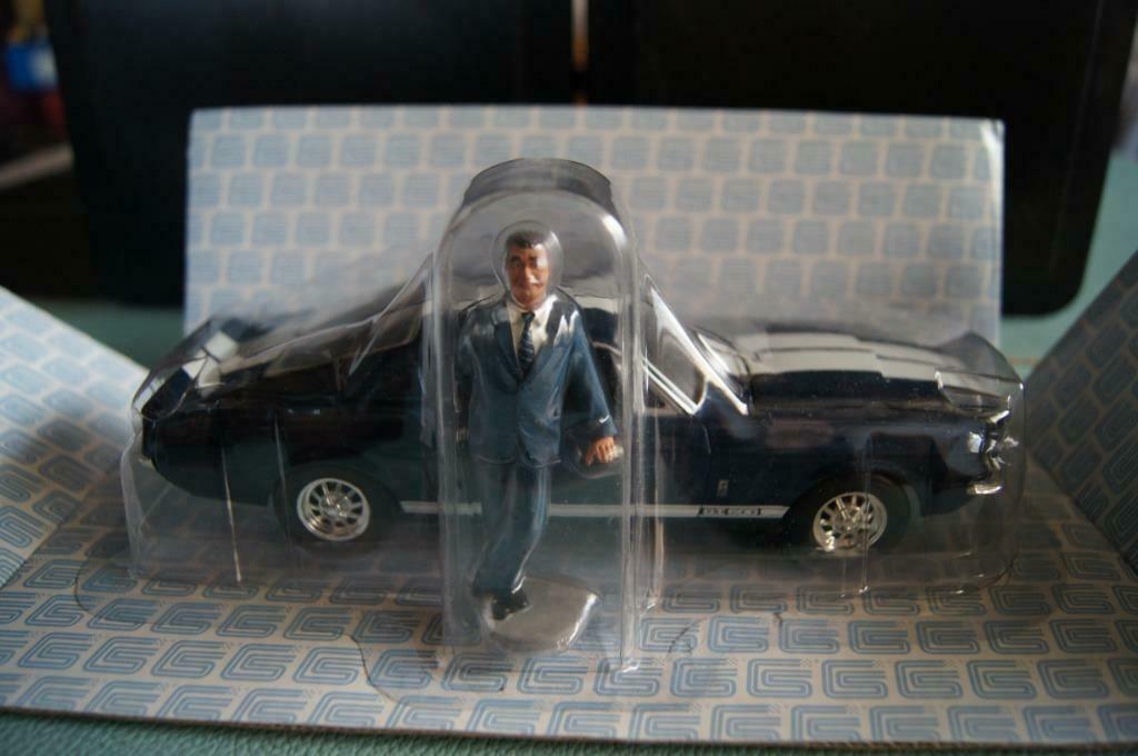 REVELL 1/25 1967 SHELBY MUSTANG GT 500 CARROLL SHELBY FIGURE, Enlèvement ou Envoi, Comme neuf, Voitures