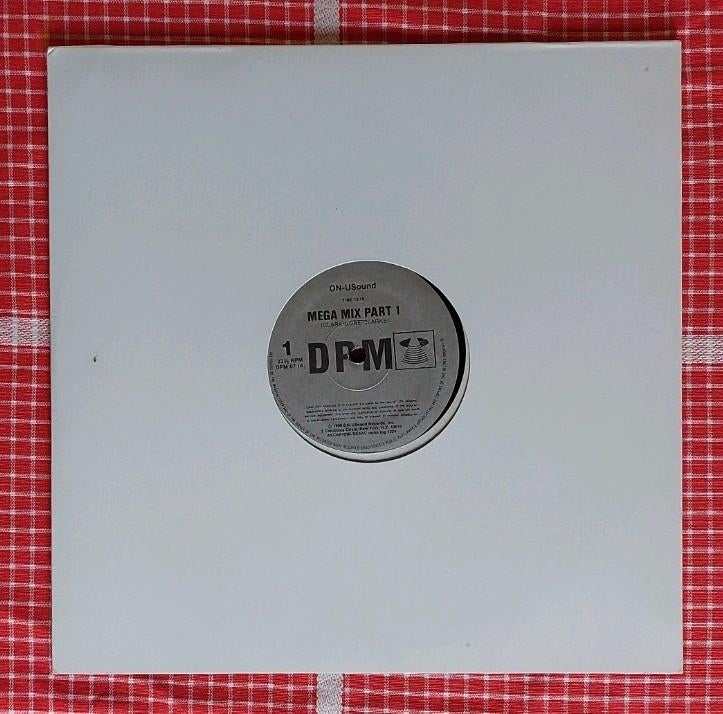 12’’ - Depeche Mode – Mega Mix Part 1, Enlèvement ou Envoi, Comme neuf, 12 pouces