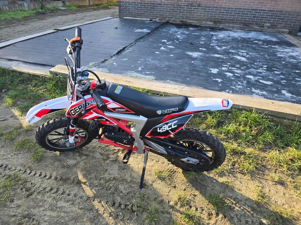 Mini crosser 49 cc

Pitbikes, Fietsen en Brommers, Minibikes, Midibikes en Pitbikes, Pitbike, 49 cc, Ophalen of Verzenden, Pitbike