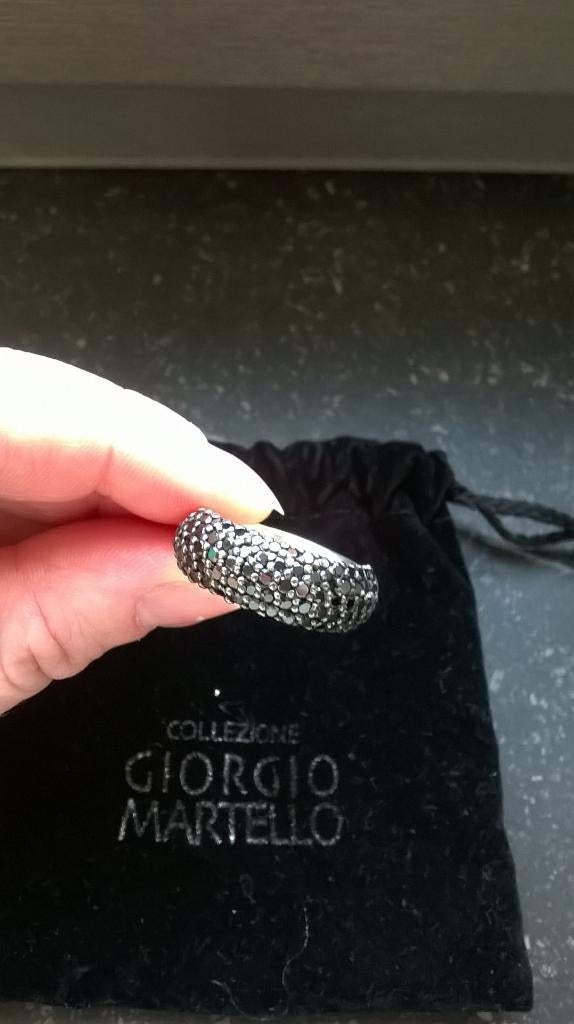 Echt zilveren ring met zwarte steentjes, Nieuw, Ophalen of Verzenden, 17 tot 18, Dame