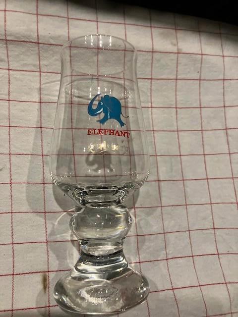 GLAS CARLSBERG ELEPHANT 33 CL H : 23 CM, Verzamelen, Ophalen of Verzenden, Zo goed als nieuw, Bierglas