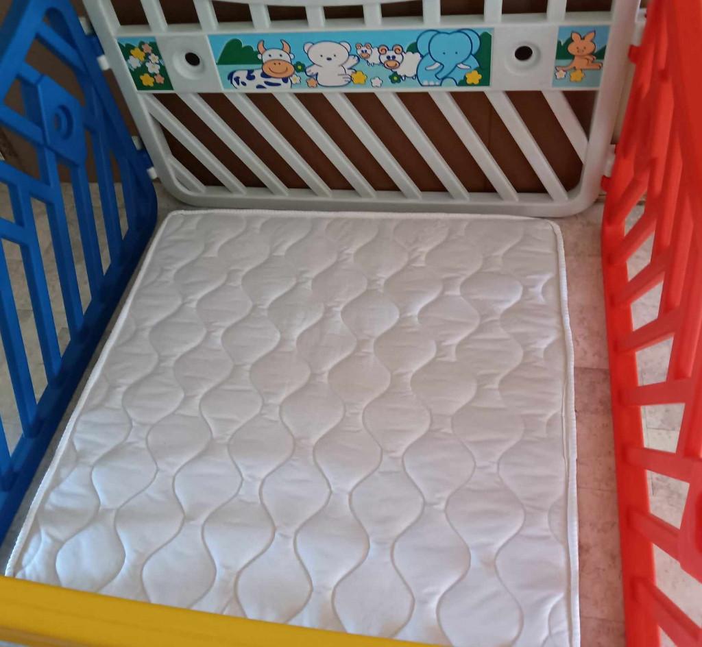 Grondbox 100/100 voor binnen / buiten (met of zonder matras), Kinderen en Baby's, Babyparken, Ophalen, Gebruikt