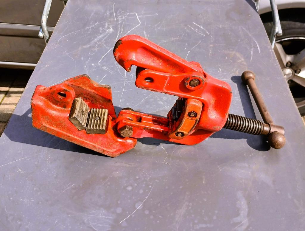 4 Etaux 2 etau tuyaux Virax et heuer, Bricolage & Construction, Enlèvement, Comme neuf, Étau