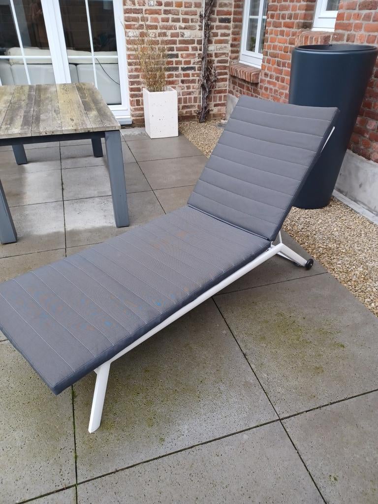 Ligbed met kussen, Tuin en Terras, Ophalen, Zo goed als nieuw, Aluminium, Verstelbaar