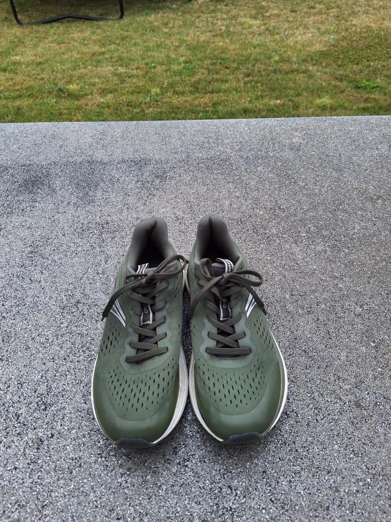 Chaussures de course kaki taille 41, Enlèvement ou Envoi, Comme neuf