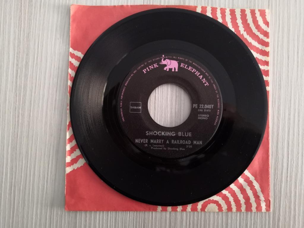 SHOCKING BLUE - Never marry a railroad man (single), Enlèvement ou Envoi, Comme neuf, Pop
