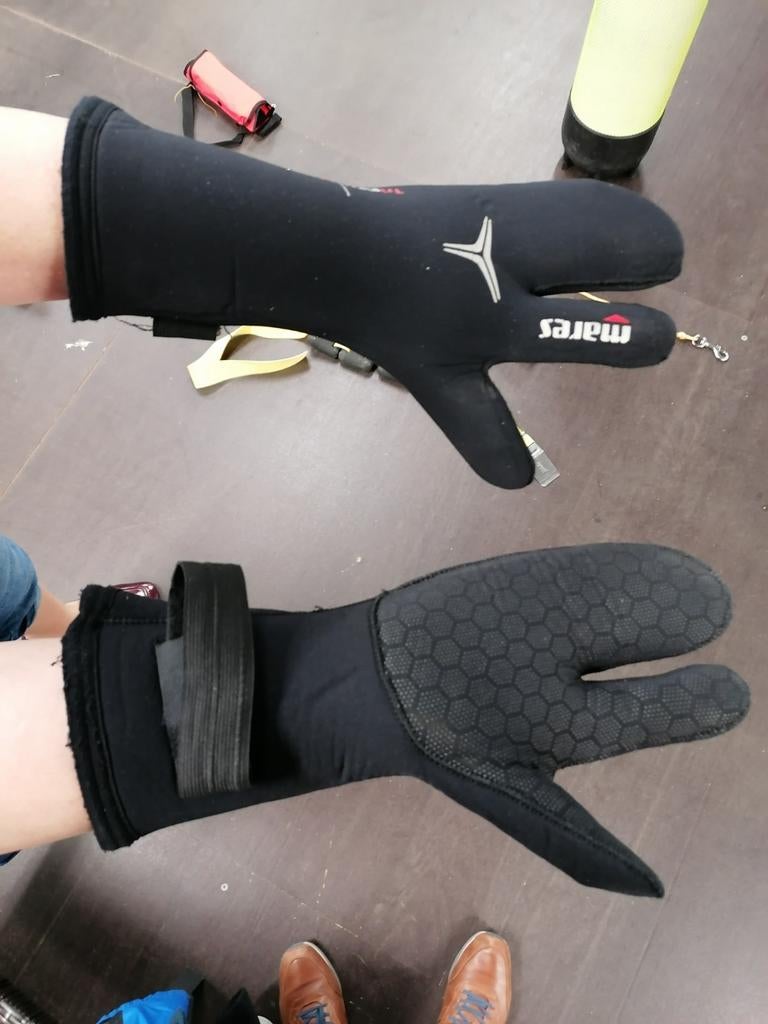 Gants de plongée 'Mares' 6 mm. - taille L, Sports nautiques & Bateaux, Plongée, Enlèvement ou Envoi