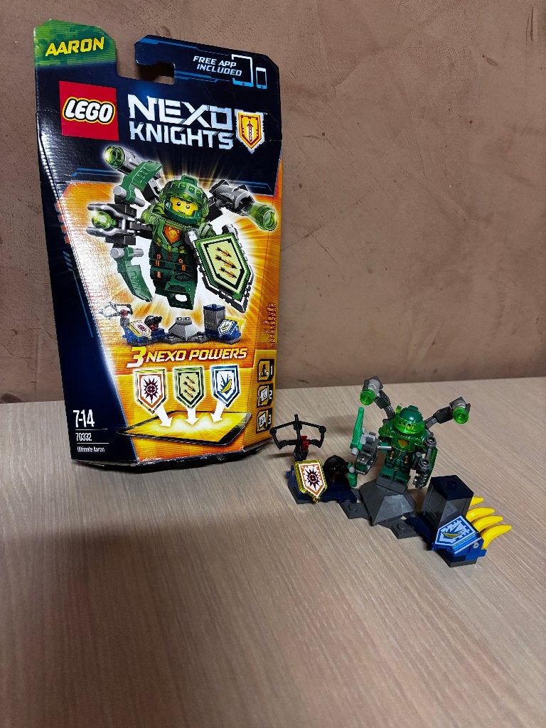 Lego Nexo knights 70332 volledig met doos zonder bo, Overige thema's, Lego, Ophalen of Verzenden, Zo goed als nieuw