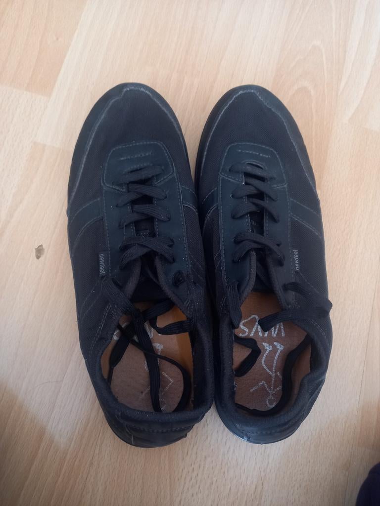 Sneakers pointure 42, Enlèvement