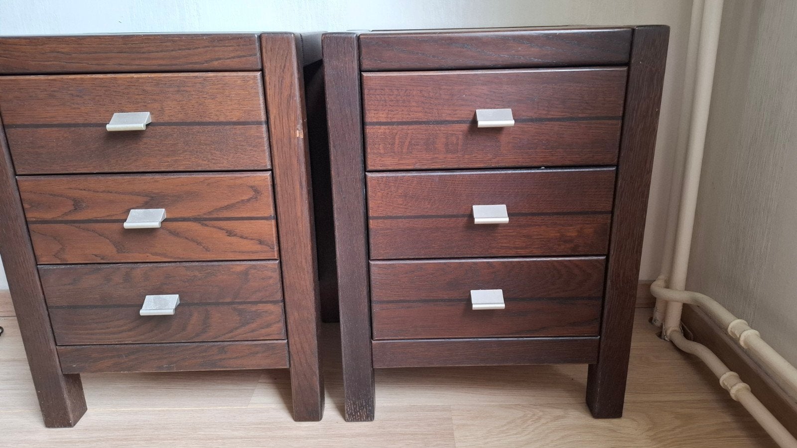 Tables de chevet en bois brun foncé, Maison & Meubles, Comme neuf, Moins de 45 cm, Enlèvement, 55 à 70 cm