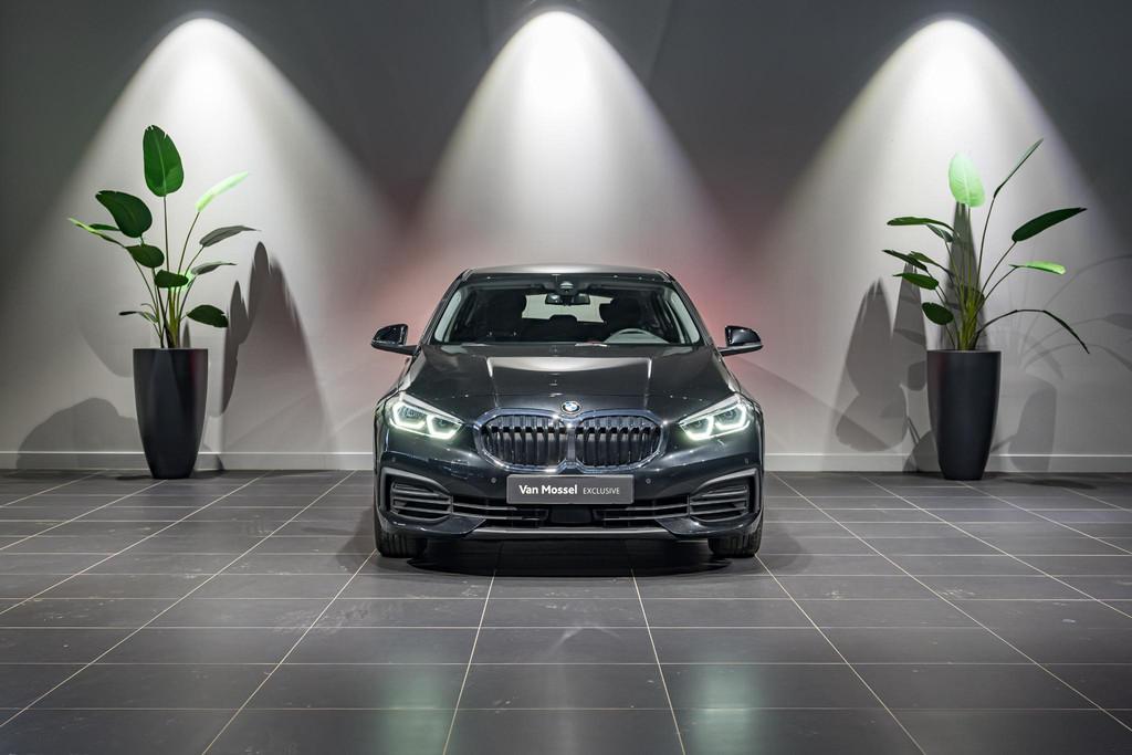 BMW 1-serie 118d NAVI | LED | CAMERA | CARPLAY, Auto's, 4 cilinders, Zwart, 5 deurs, 1405 kg