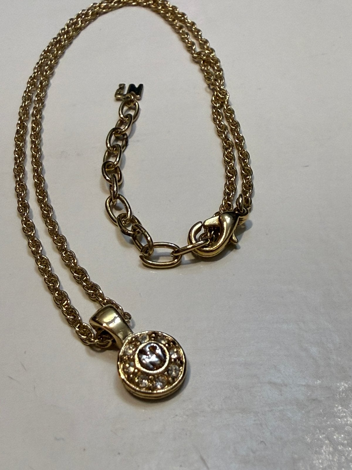 Vintage vergulde ketting en hanger van Nina Ricci, Handtassen en Accessoires, Ophalen of Verzenden, Zo goed als nieuw, Zwart, Goud