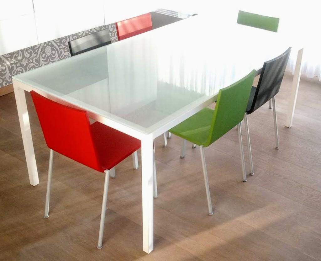design-tafel wit onderstel, tafelblad van mat glas, Huis en Inrichting, Tafels | Eettafels, Gebruikt, 150 tot 200 cm, 50 tot 100 cm
