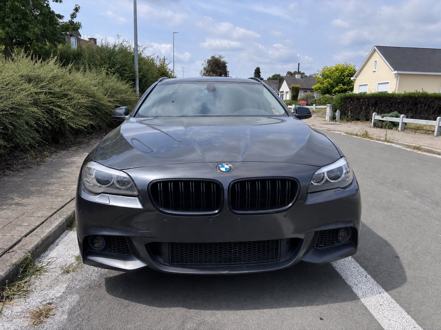 Disposition de suspension pneumatique  de la  Arrière cassée, Autos, BMW, Euro 5, 135 kW, 5 portes, Particulier