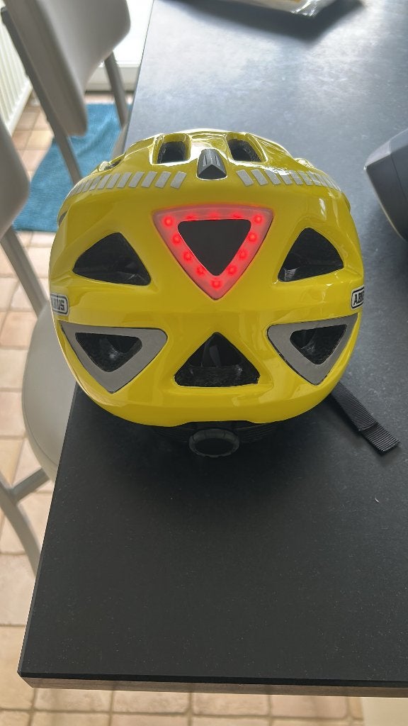 Fietshelm Abus led, Ophalen, M, Jongen of Meisje, Zo goed als nieuw