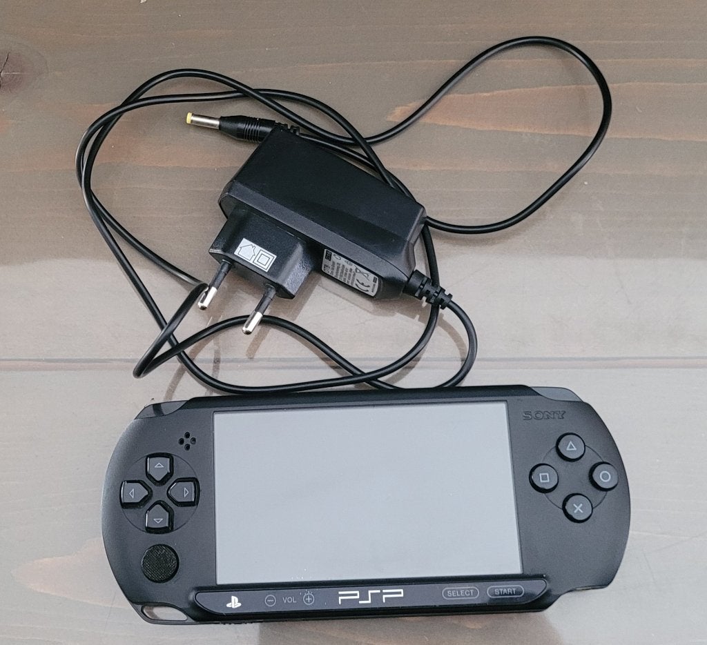 Sony PSP E1000 met 6 spellen (oa 2x God of war), Consoles de jeu & Jeux vidéo, Consoles de jeu | Sony PSP, Comme neuf, PSP, Avec jeux