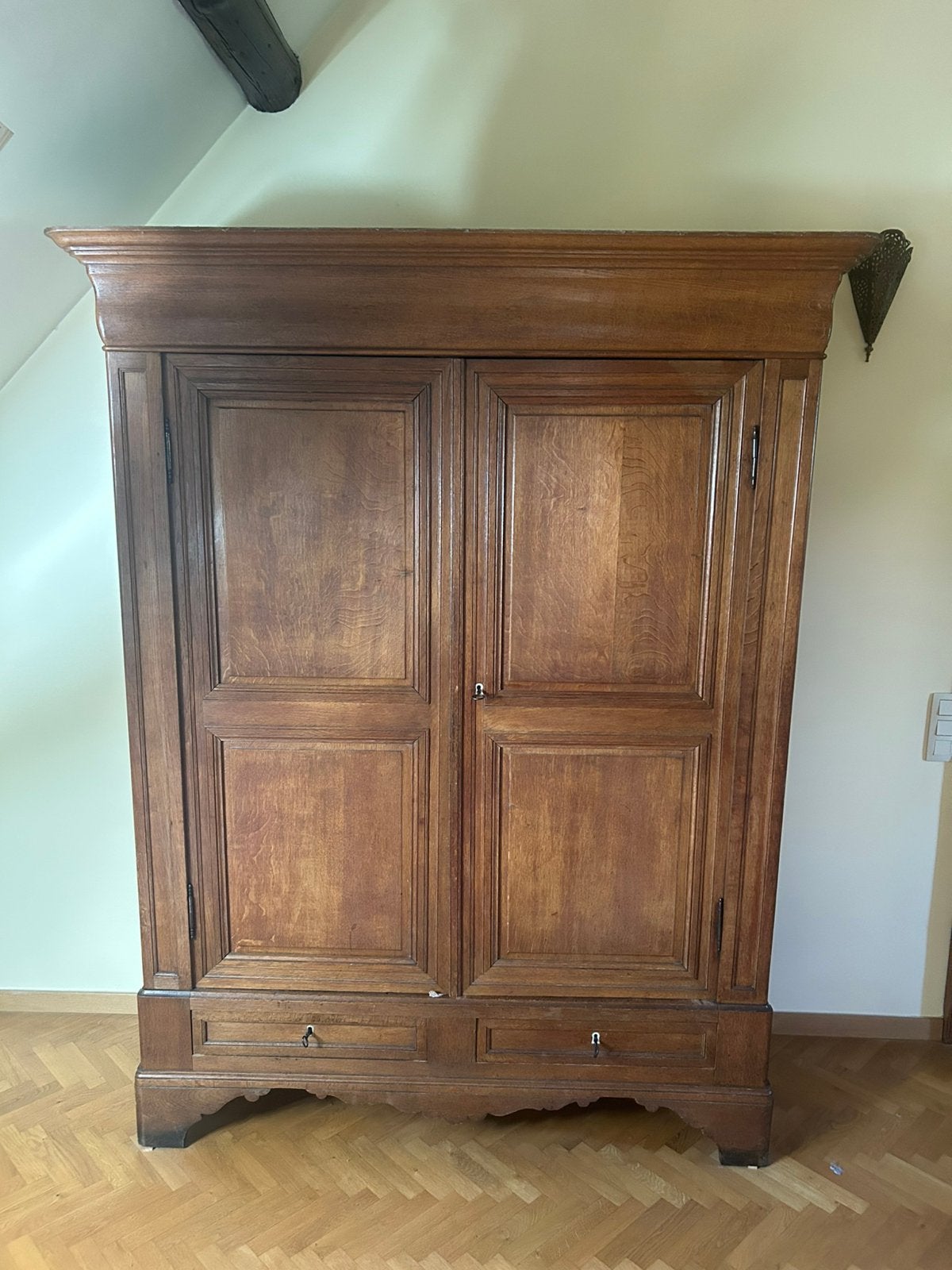 Antieke houten kast, Ophalen