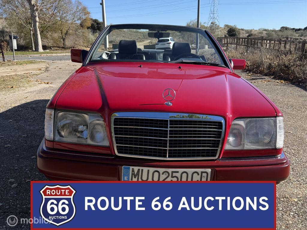 Mercedes-Benz E 220 | 1994 | Route 66 Auctions, Auto's, Zwart, Mercedes-Benz, Bedrijf, Handgeschakeld