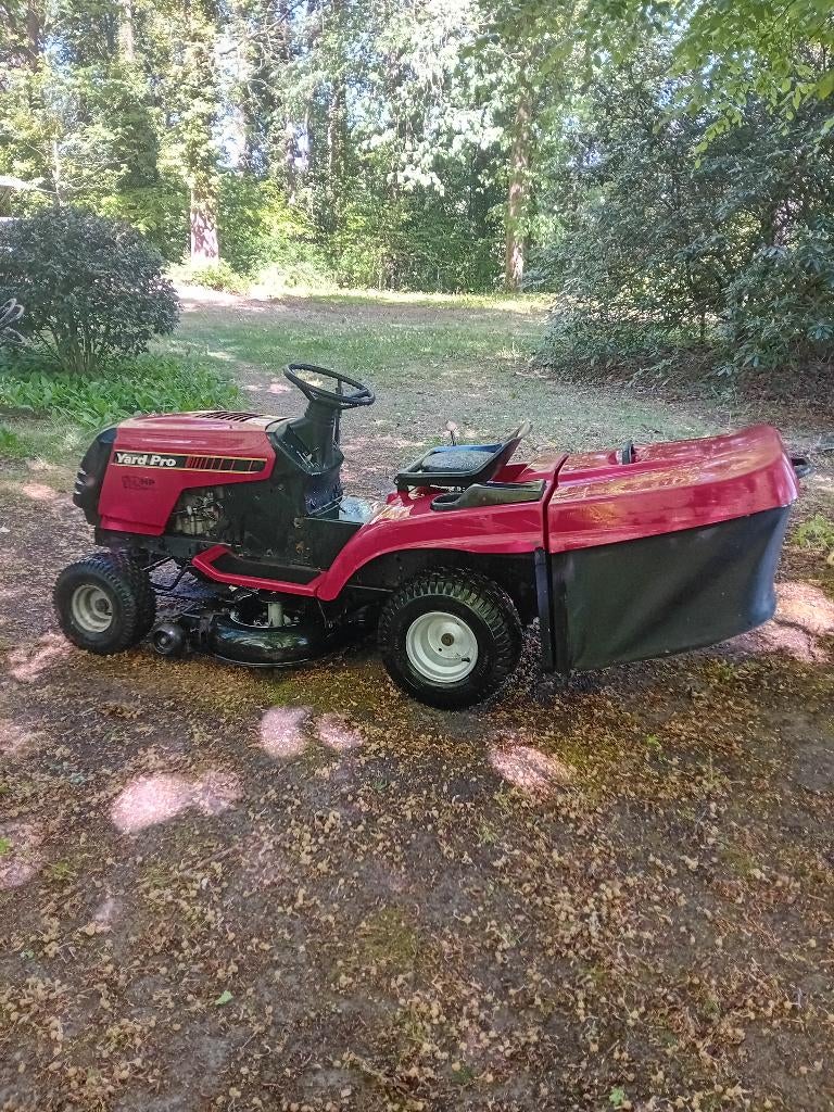Tracteur tondeuse Yard Pro AVEC bac de ramassage, Enlèvement, Utilisé, Bac de ramassage, 90 à 120 cm