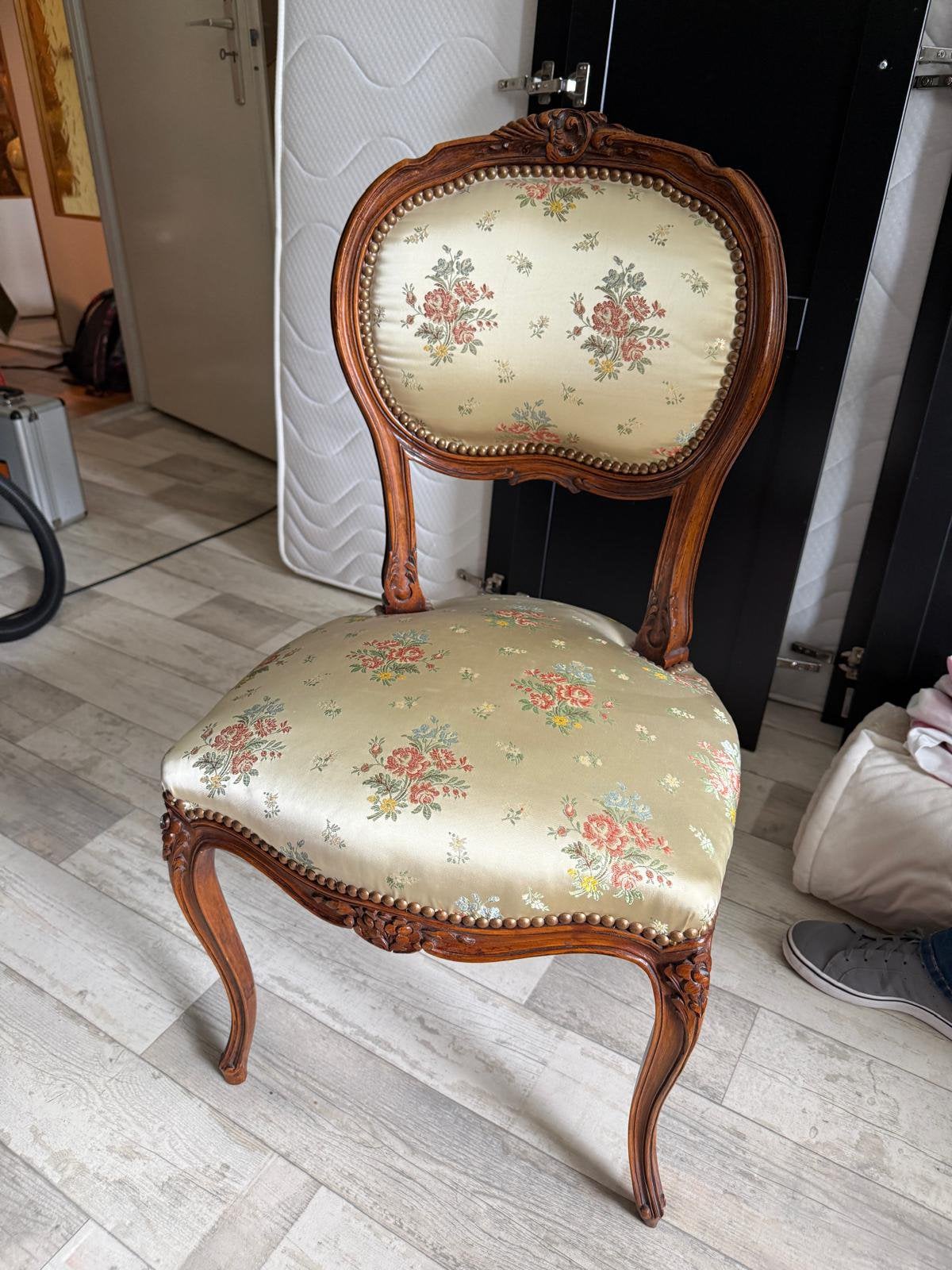 vintage Louis XVI-stijl fauteuil, bloemen en sierlijk hout, Enlèvement