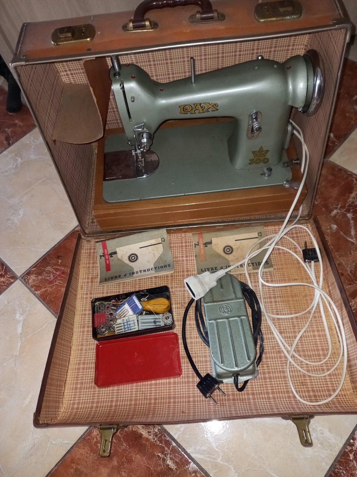 machine à coudre ancienne, Enlèvement