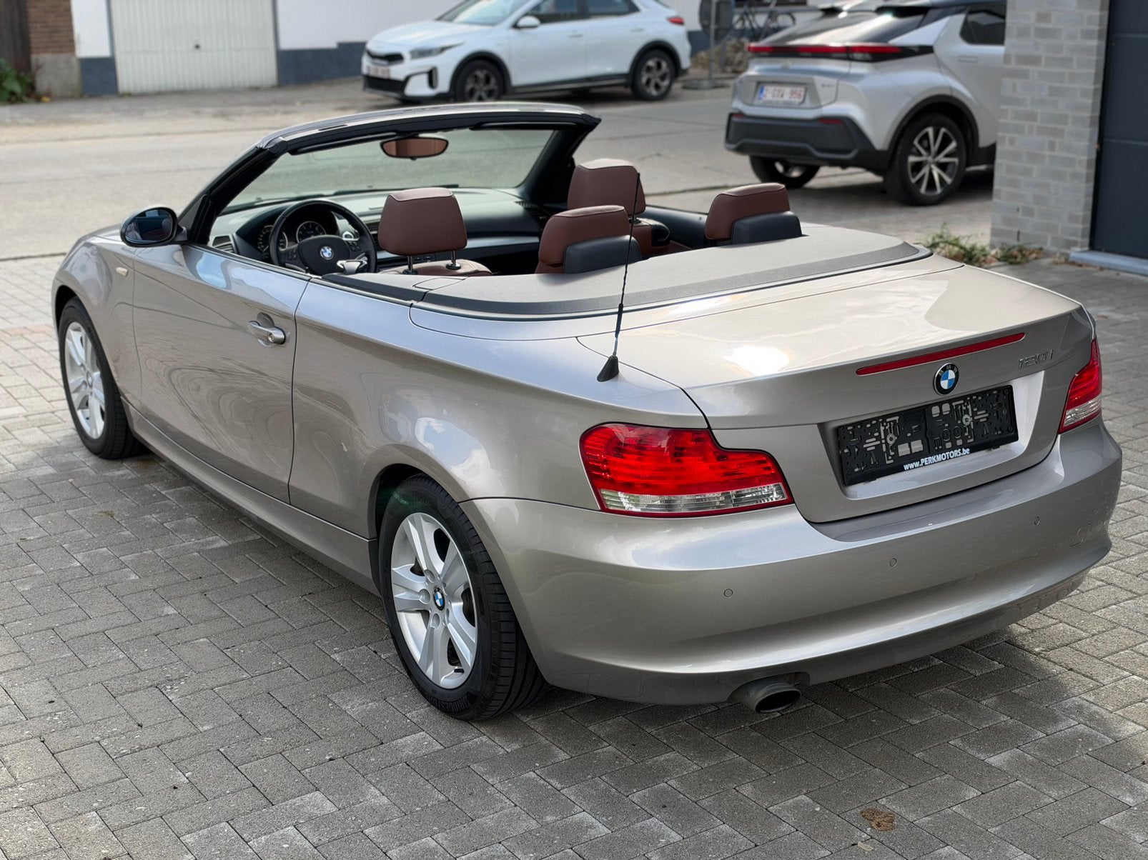 BMW 120i/Cabriolet ! /CLIMATISATION ! /APPROUVÉ VVK !, Autos, Cuir, Cabriolet, Boîte manuelle, 5 places