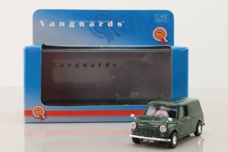 Mini Van Almond green Vanguards VA01418., Hobby & Loisirs créatifs, Voitures miniatures | 1:43, Enlèvement ou Envoi, Comme neuf