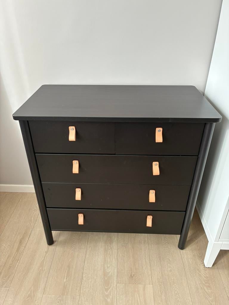 Commode en bois massif marque IKEA avec poignet en cuir, Enlèvement, Comme neuf